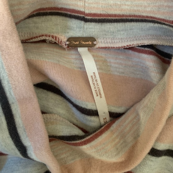 Free People Cropped Mock Neck - Picture 3 of 3